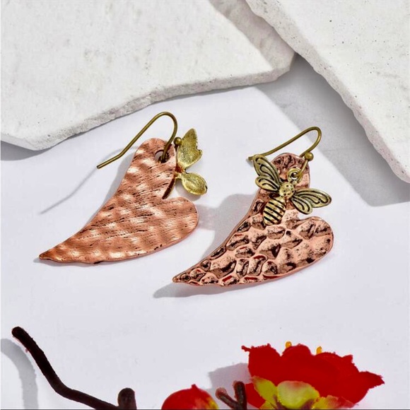 NWT Vintage Bee Heart Shape Pendant Dangle Earrings - Picture 3 of 6